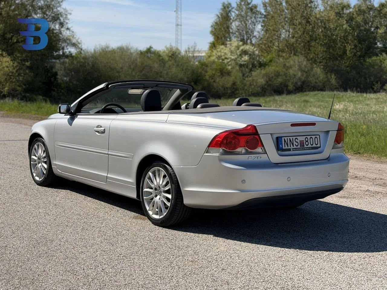 Vehicle image 14