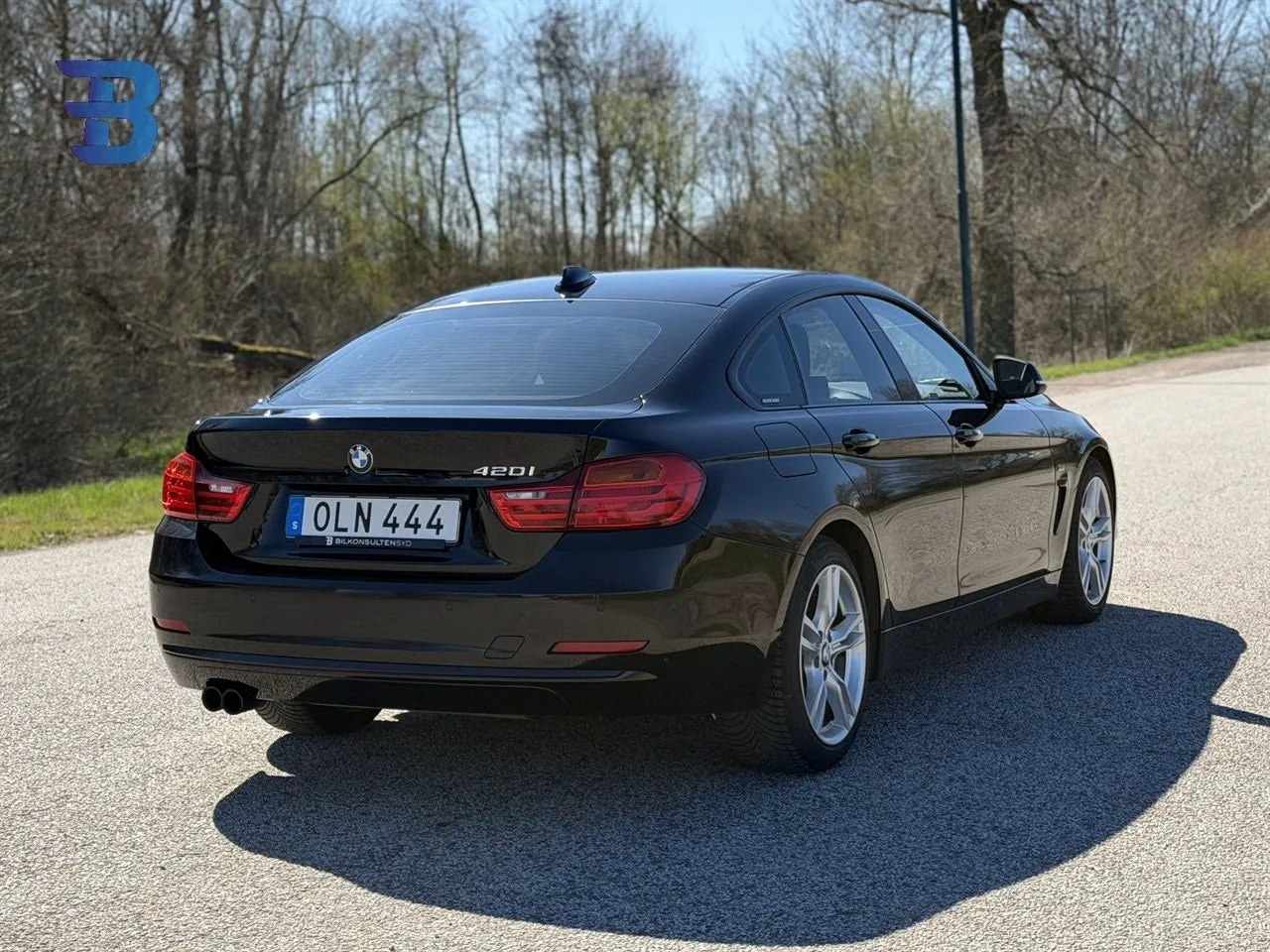 Vehicle image 18