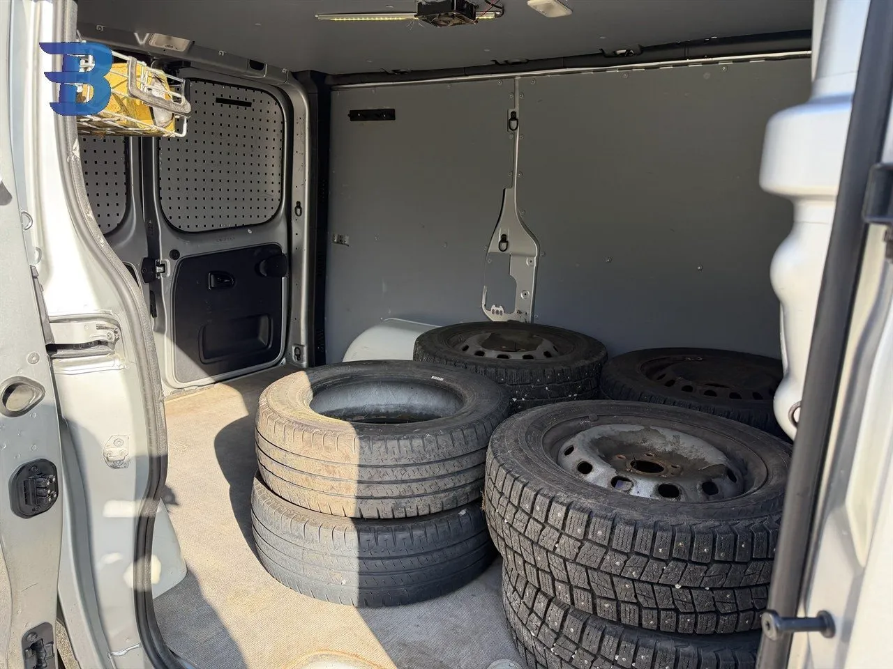 Vehicle image 11