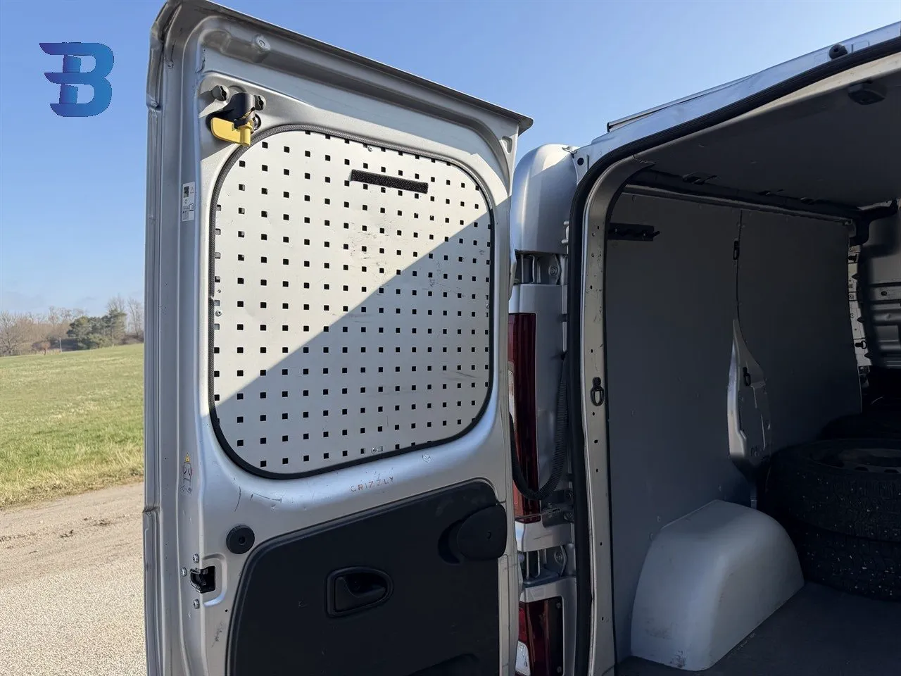 Vehicle image 13