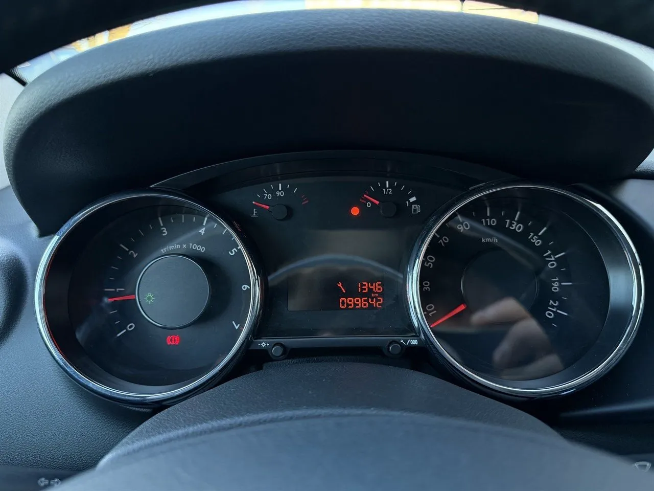 Vehicle image 10