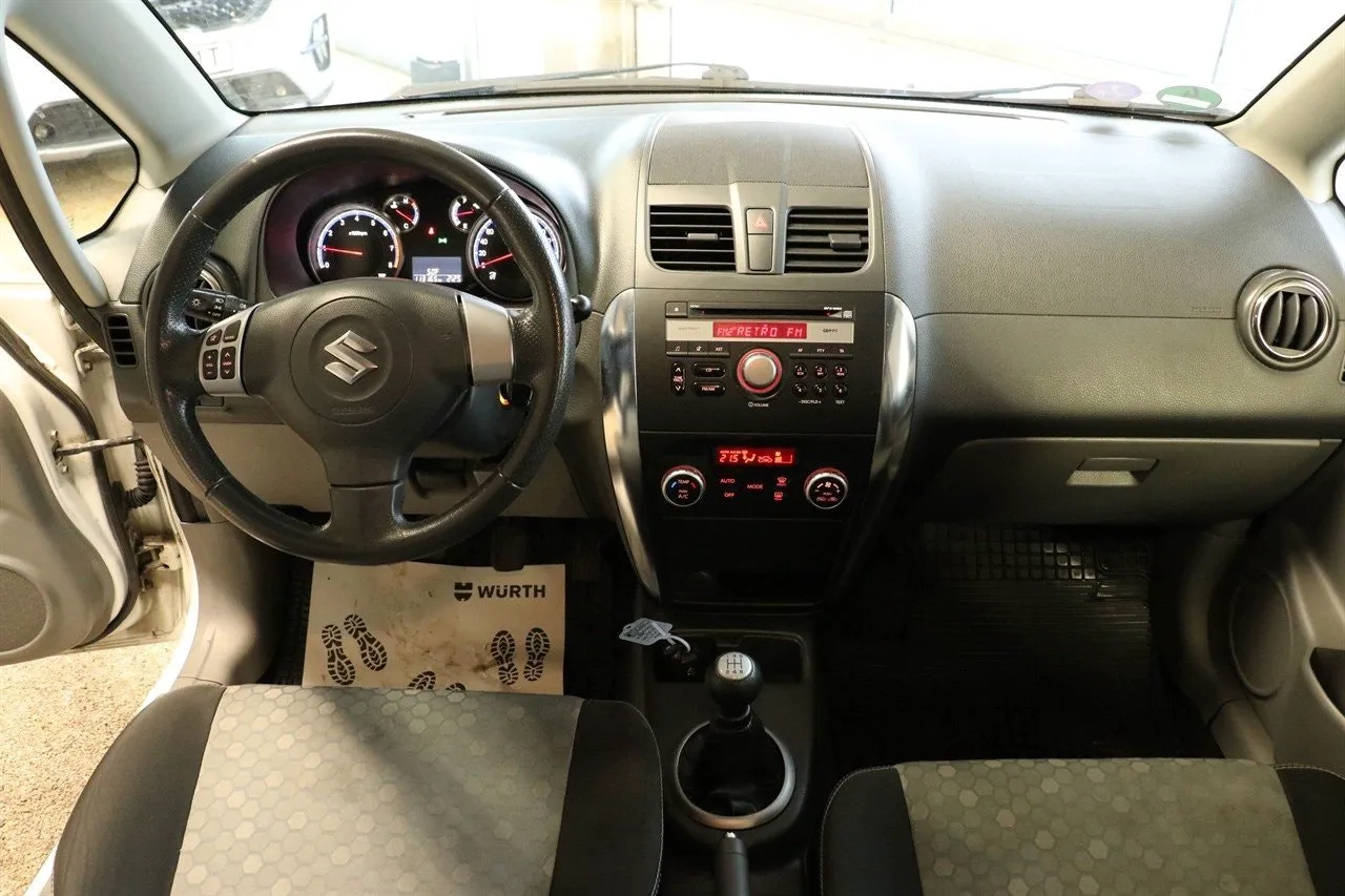 Vehicle image 7