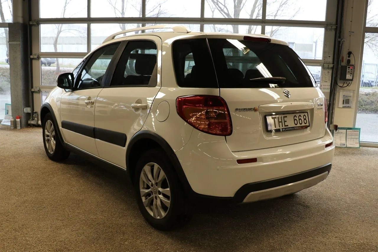 Vehicle image 12