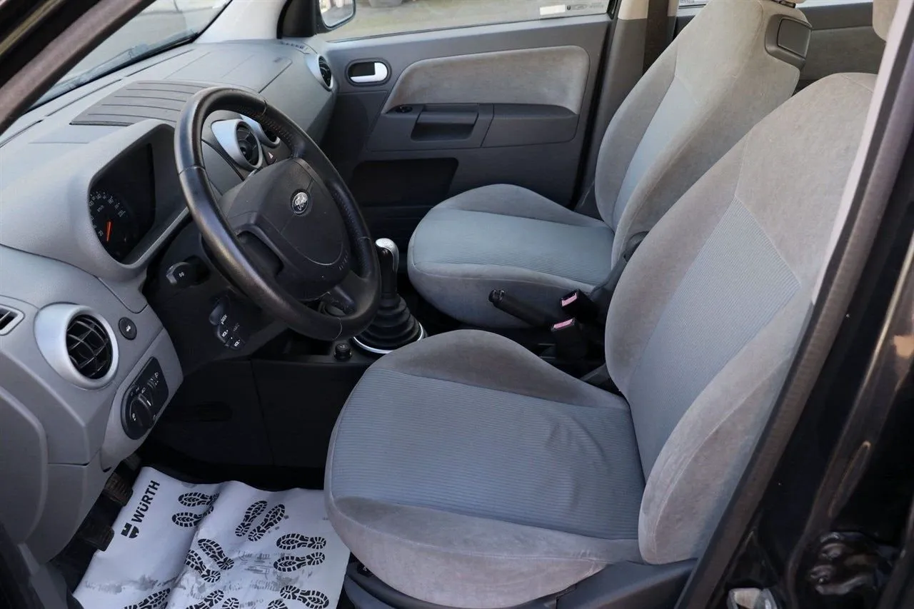 Vehicle image 7