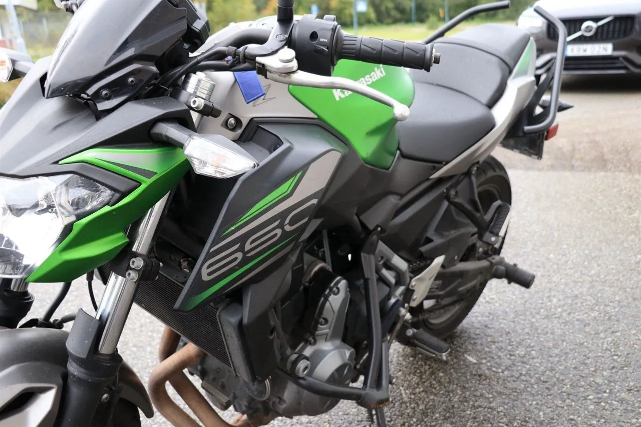 Vehicle image 5