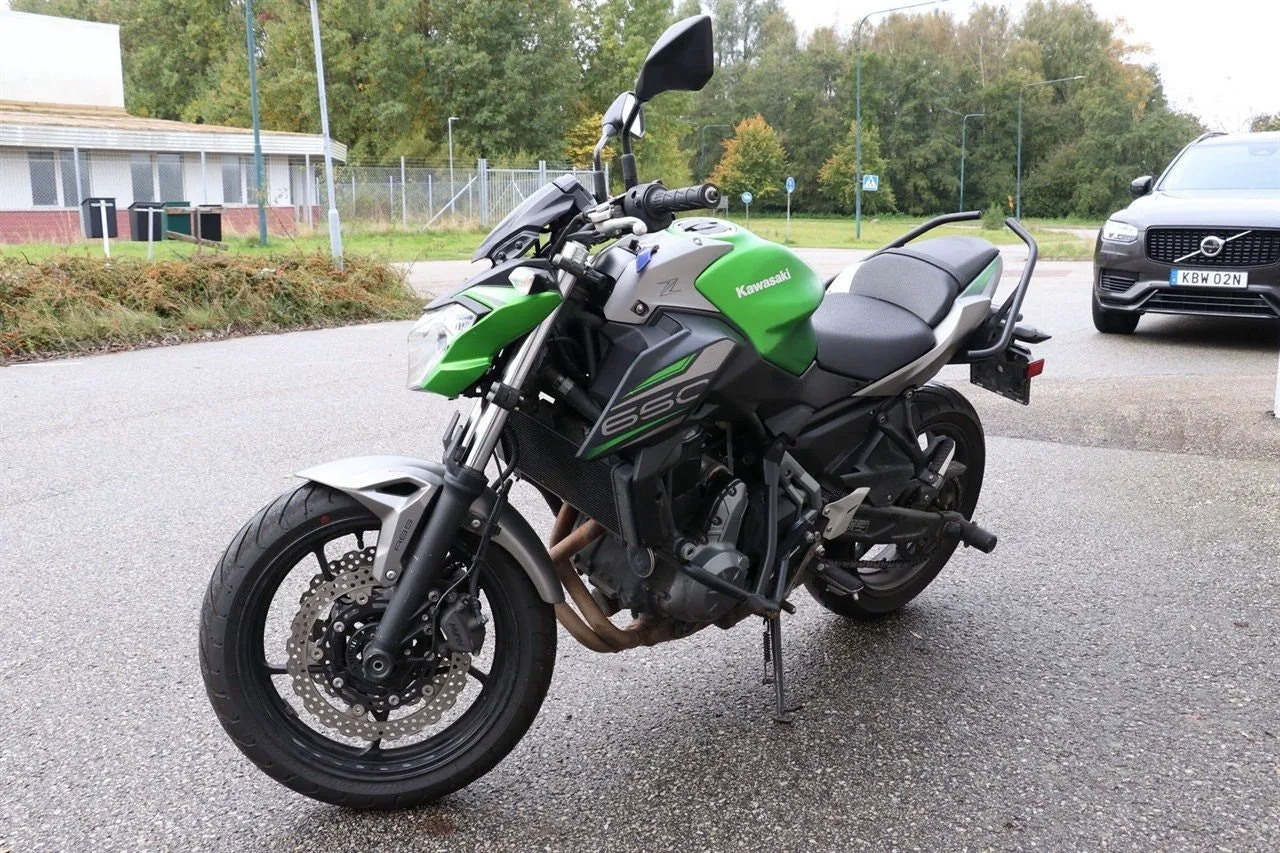 Vehicle image 4