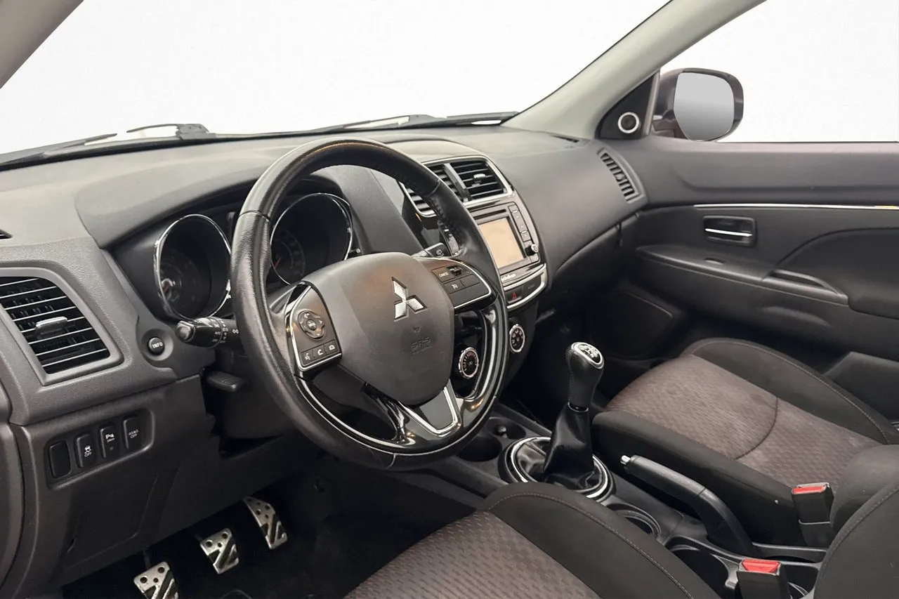 Vehicle image 16