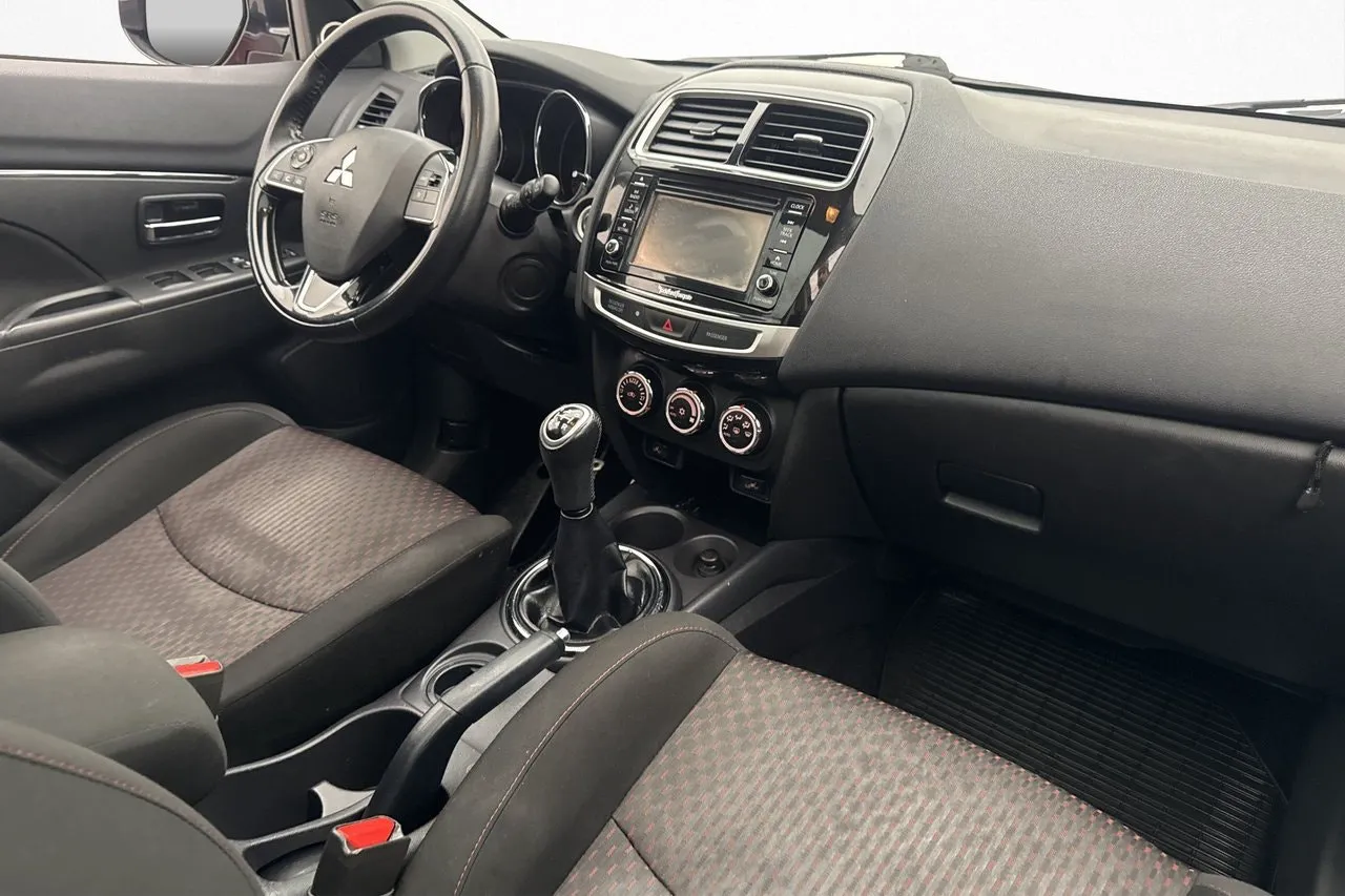 Vehicle image 26