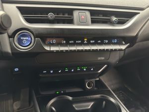 Lexus UX bild 23