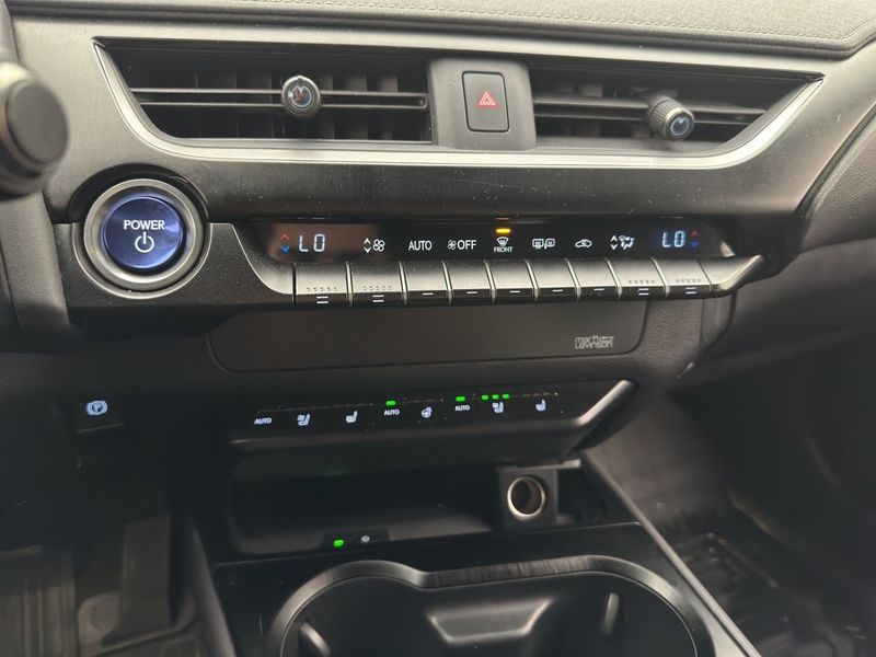 Lexus UX bild 23