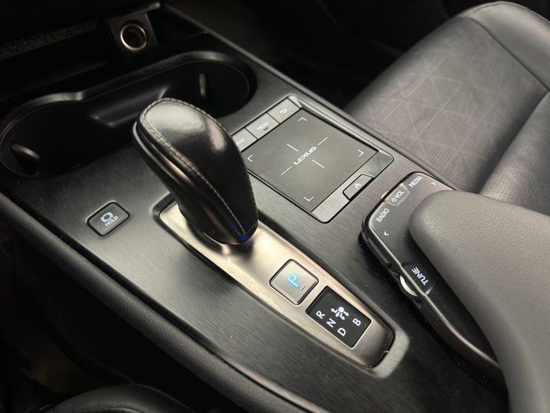 Lexus UX bild 24