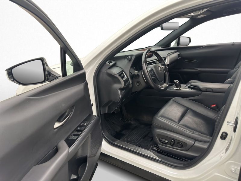 Lexus UX bild 12