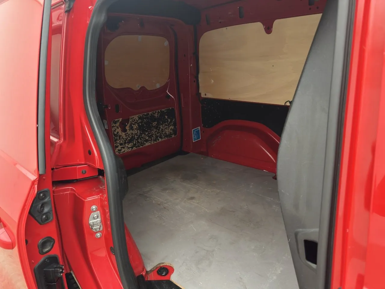 Vehicle image 13