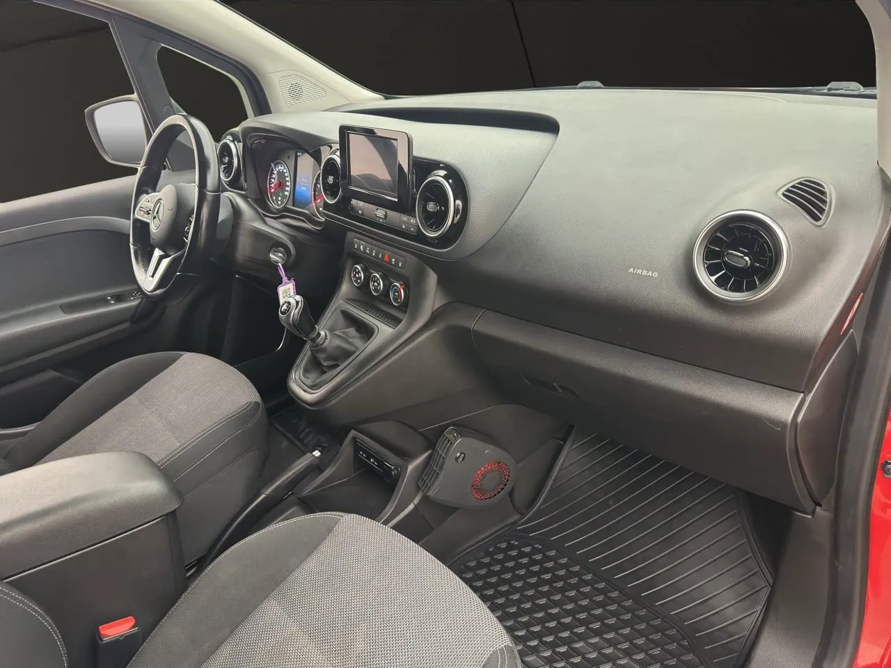 Vehicle image 25