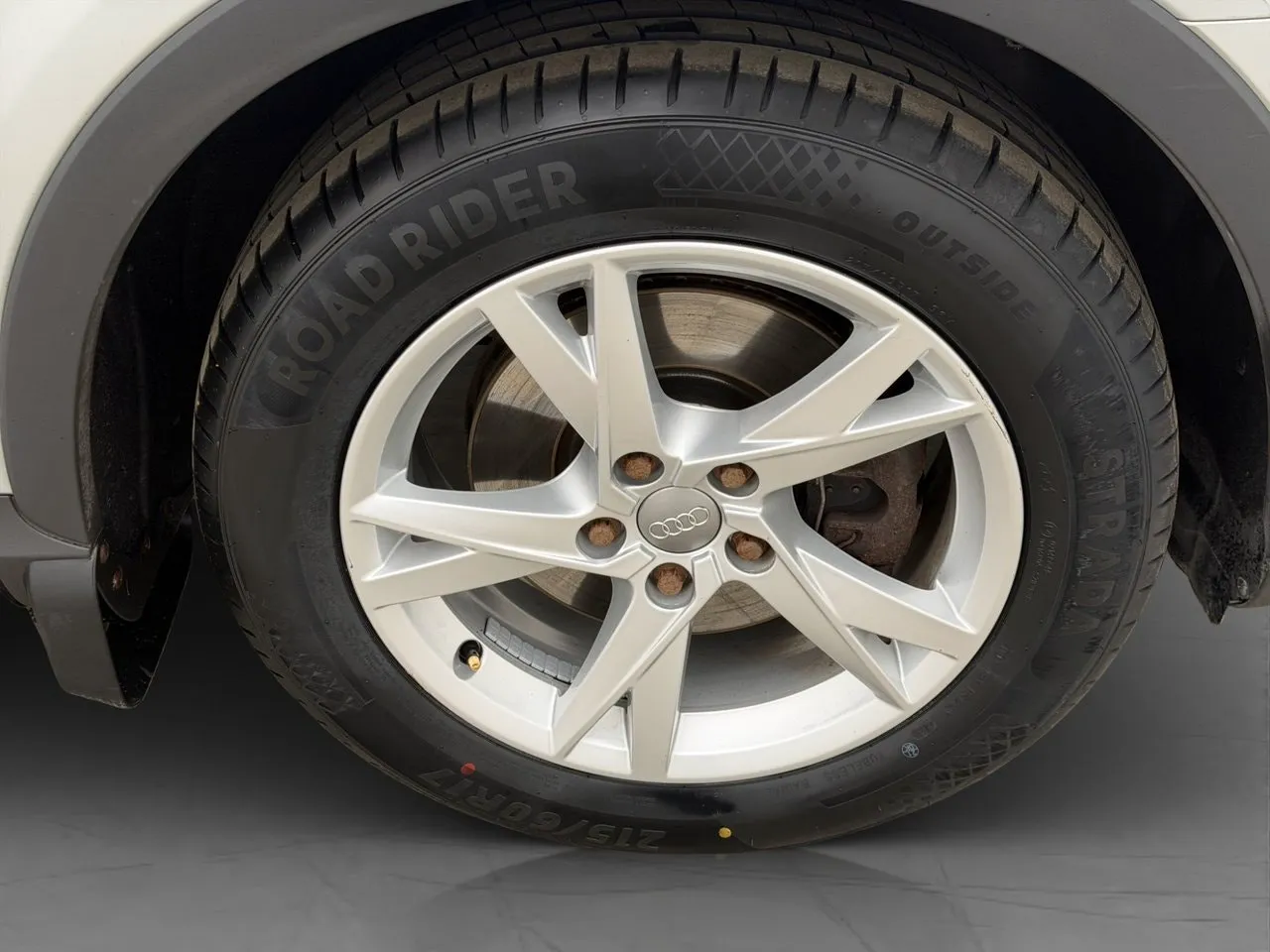 Vehicle image 30