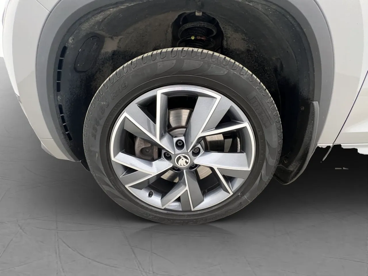 Vehicle image 33