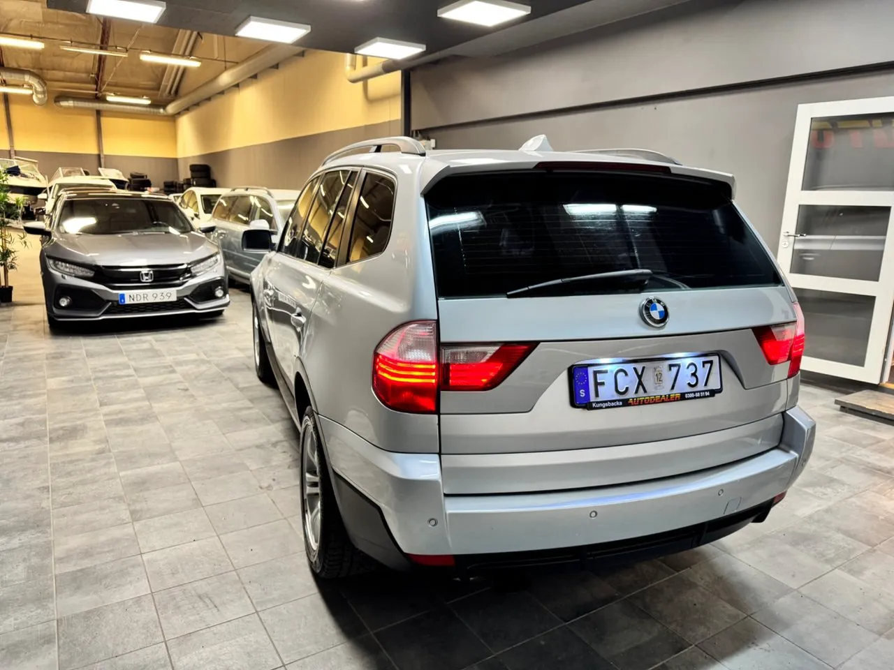 Vehicle image 5