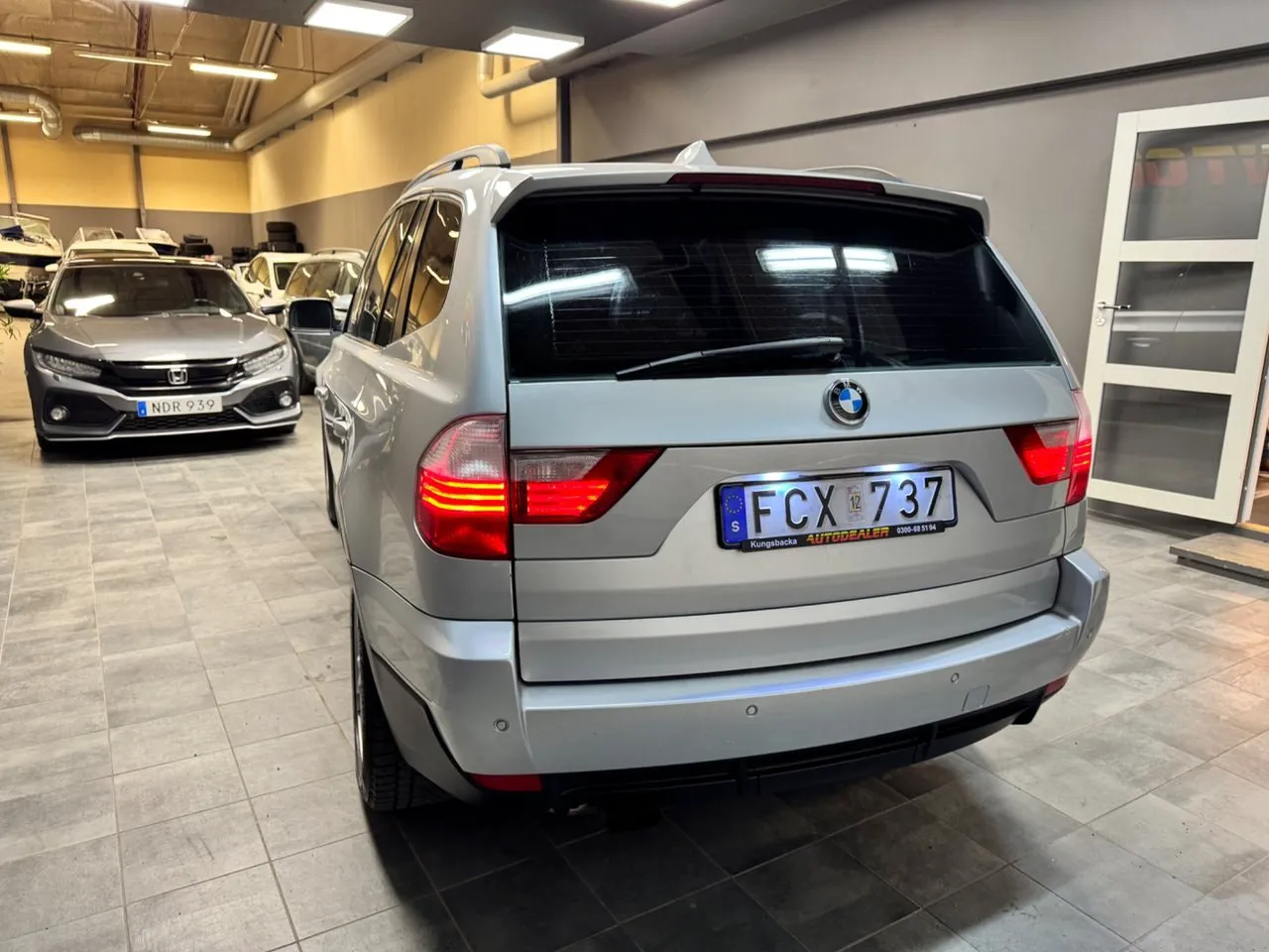 Vehicle image 4