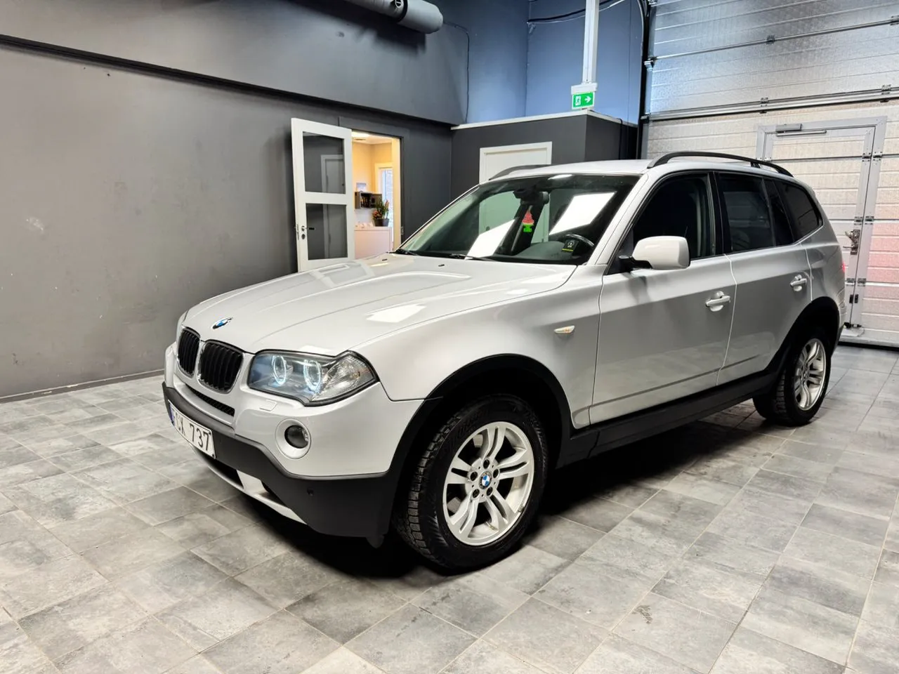 Vehicle image 6
