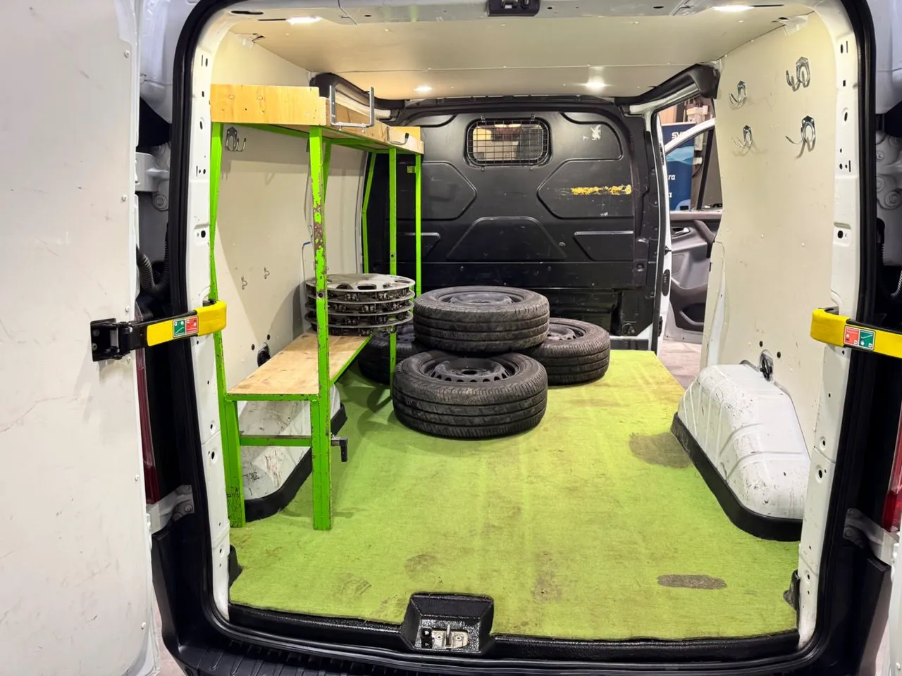 Vehicle image 4