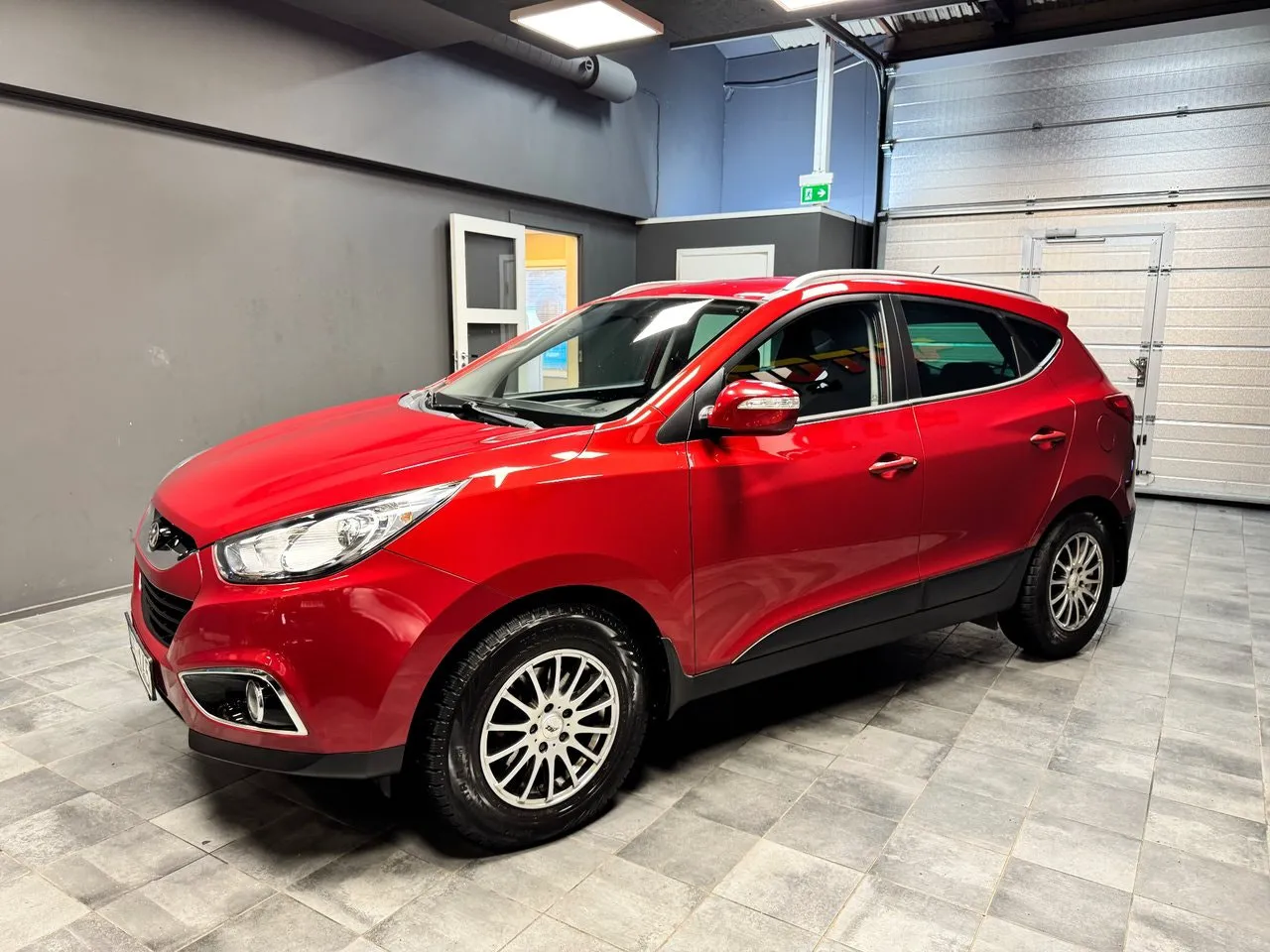 Vehicle image 4