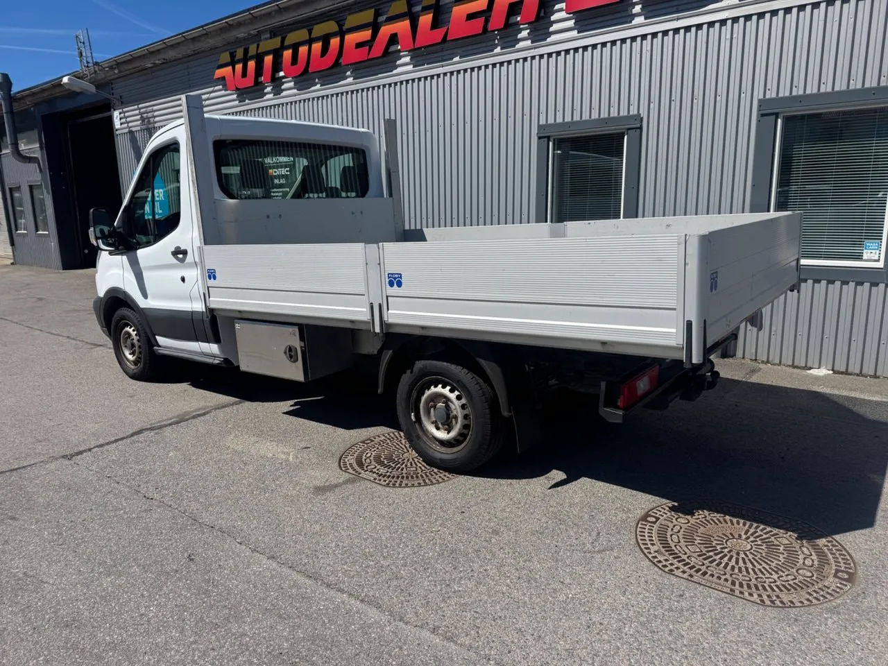 Vehicle image 7