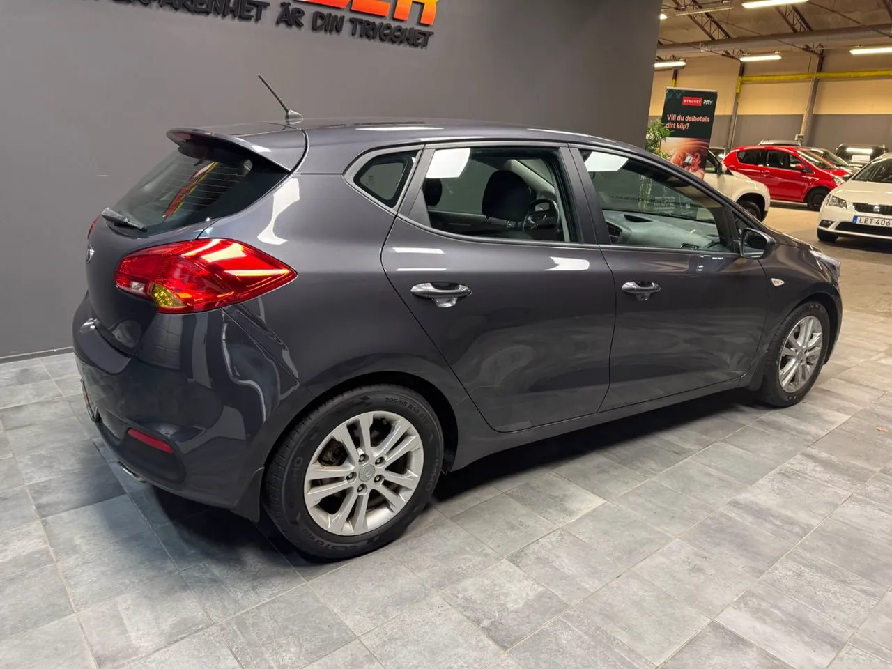 Vehicle image 4