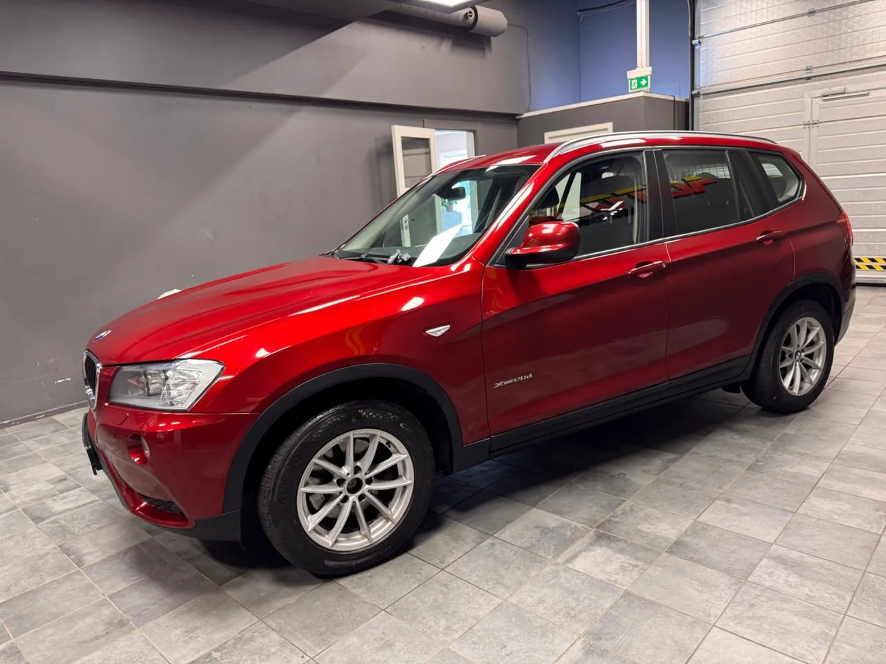 Vehicle image 4
