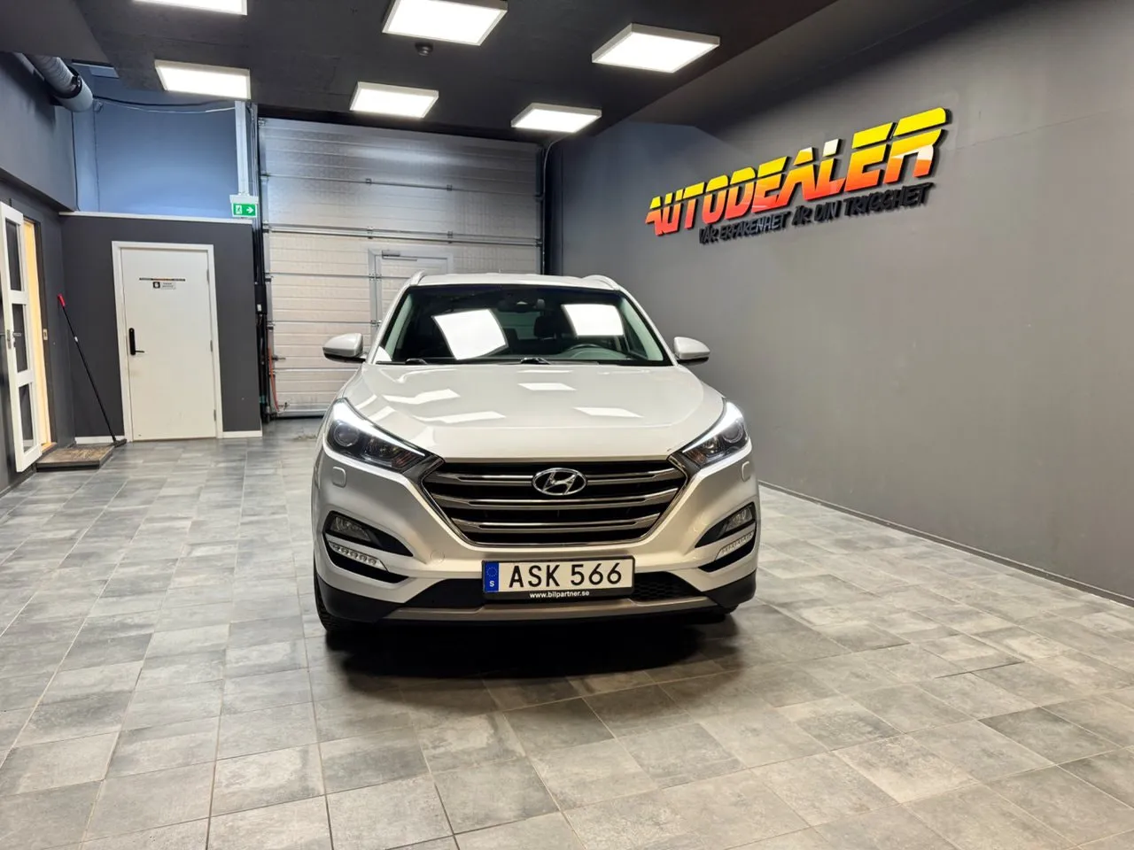 Vehicle image 6