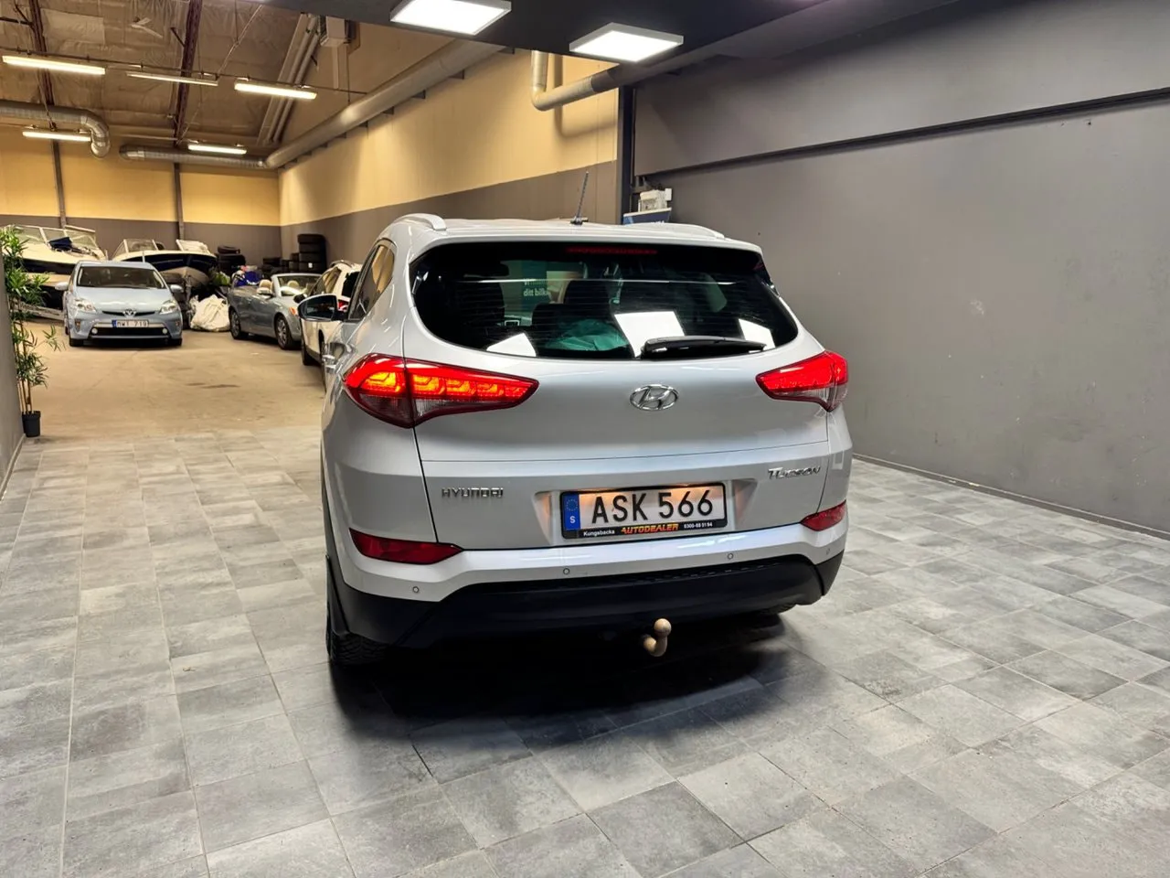 Vehicle image 4