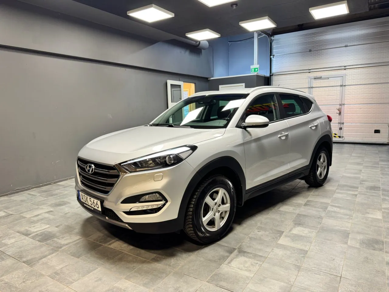 Vehicle image 5