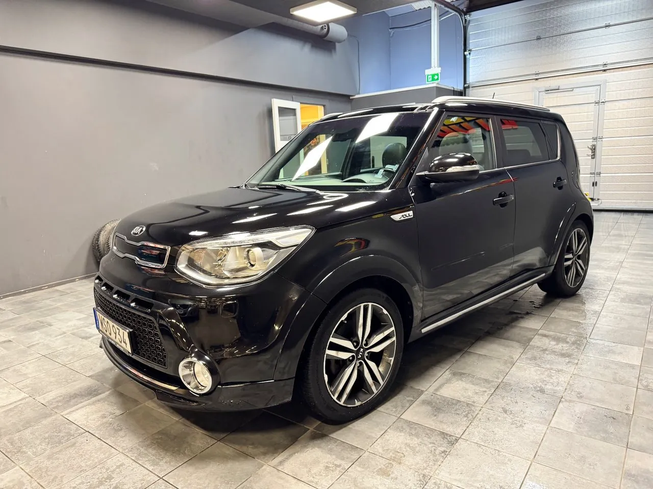 Vehicle image 4