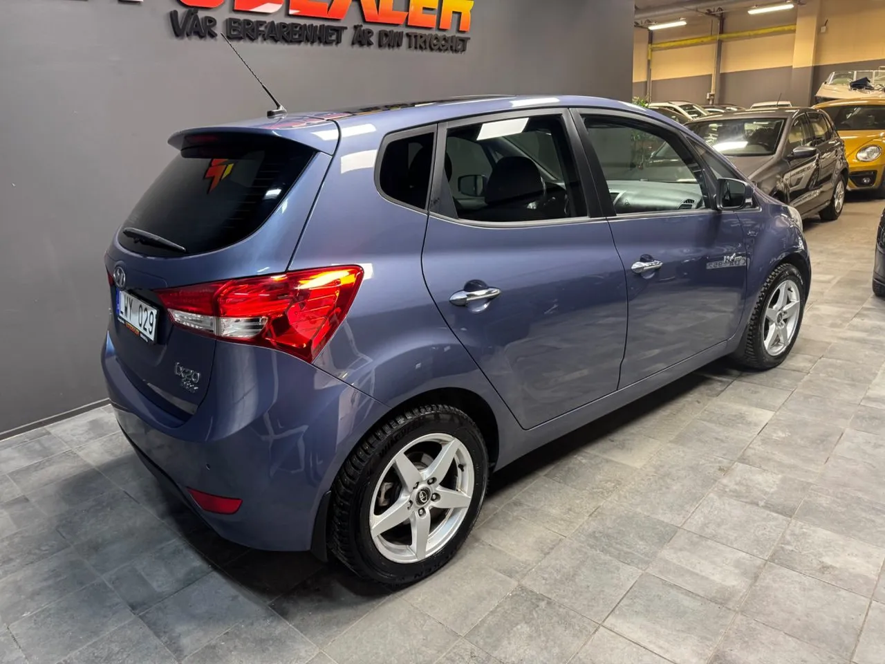 Vehicle image 4