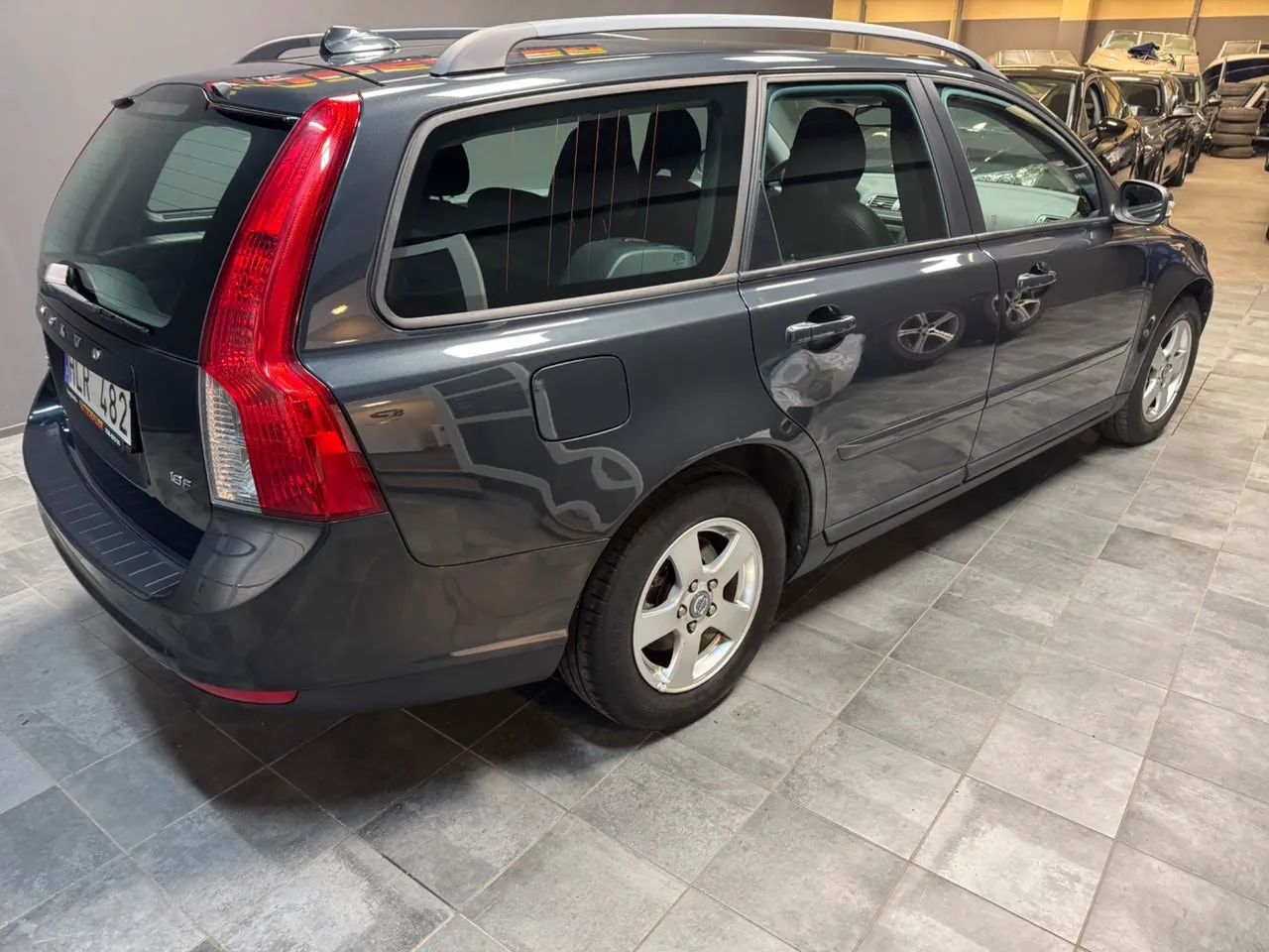 Vehicle image 4