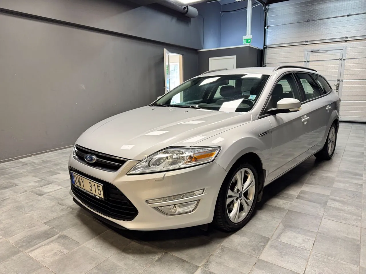 Vehicle image 3
