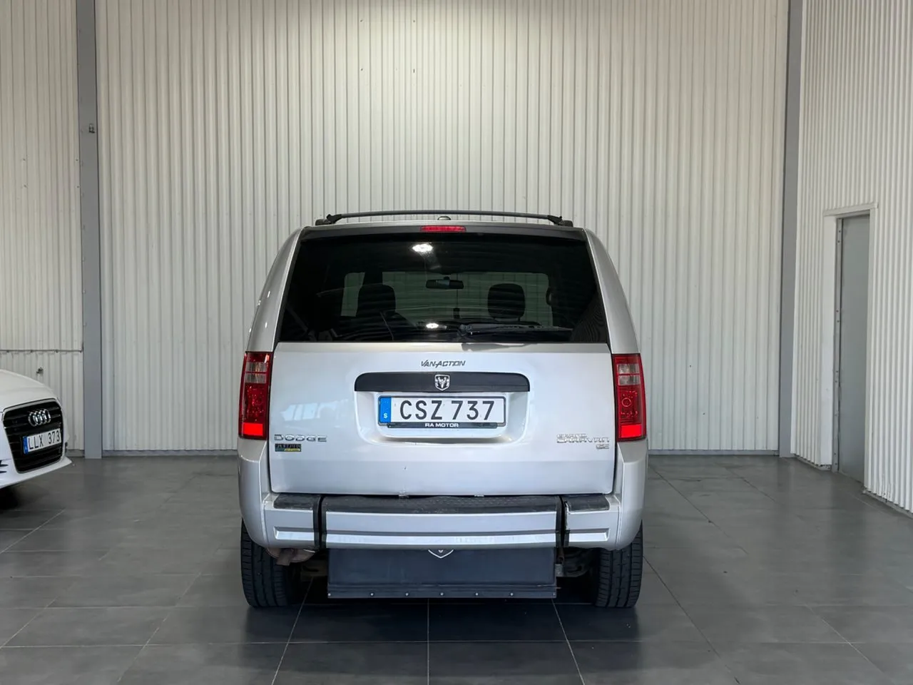 Vehicle image 6