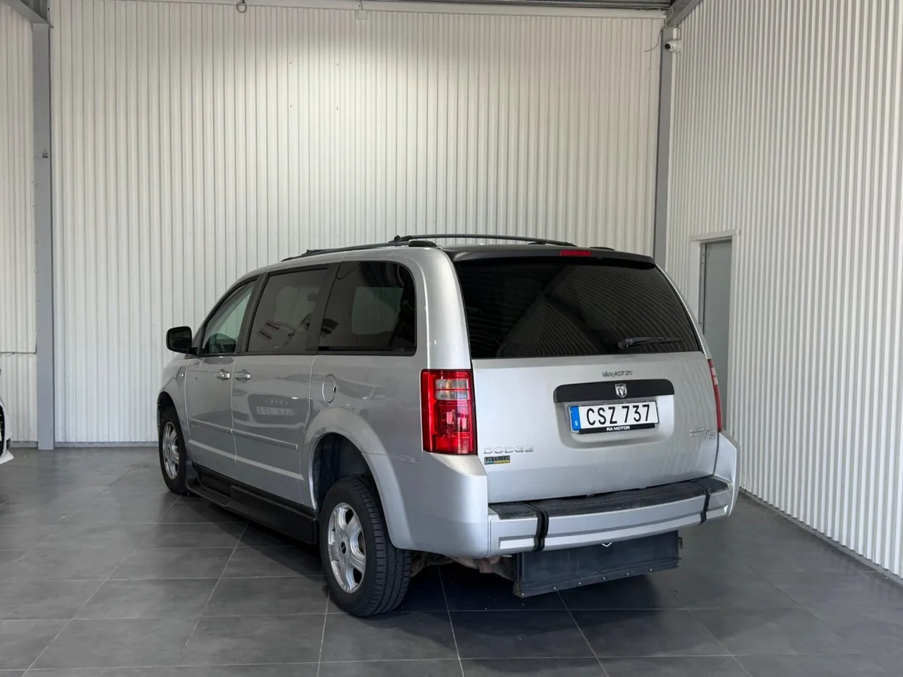 Vehicle image 3