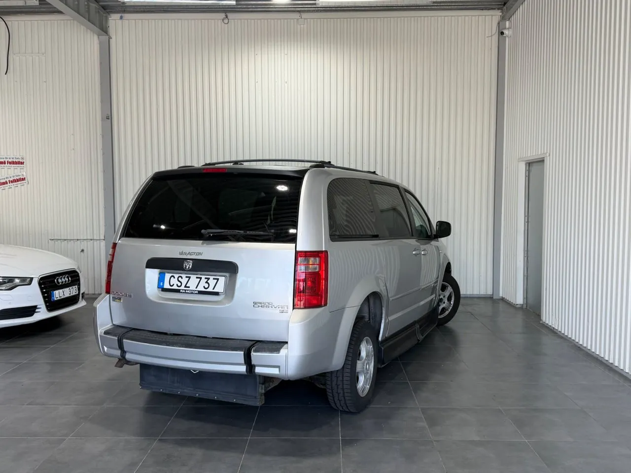 Vehicle image 7