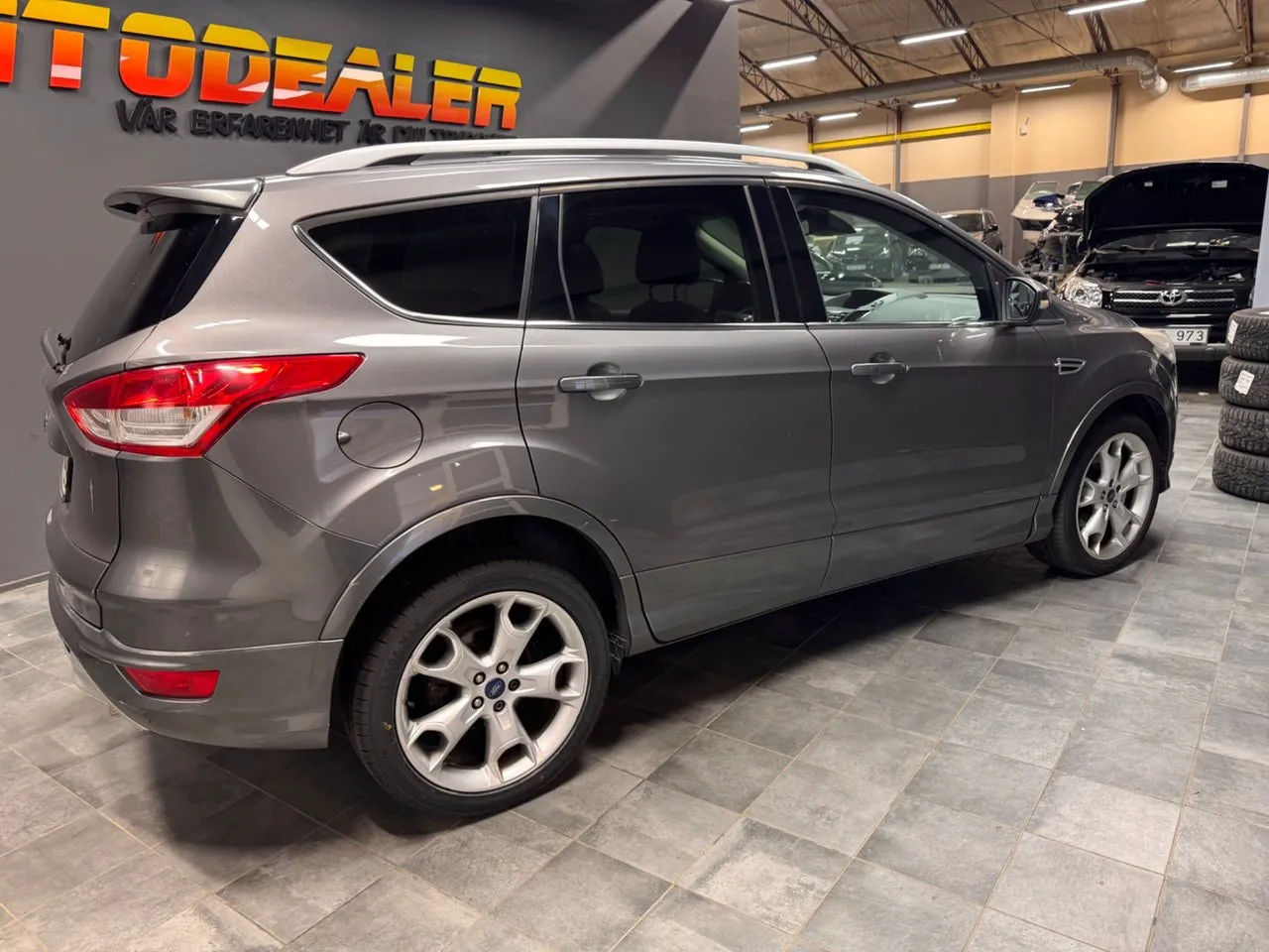 Vehicle image 4