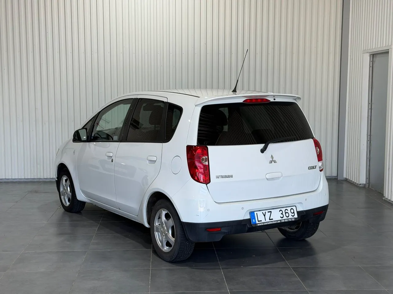 Vehicle image 7