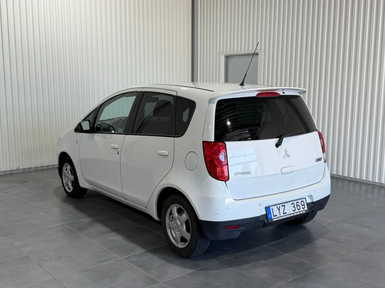 Vehicle image 4