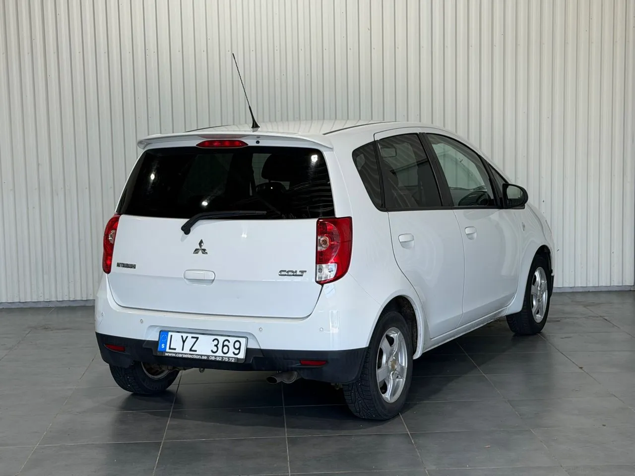 Vehicle image 6