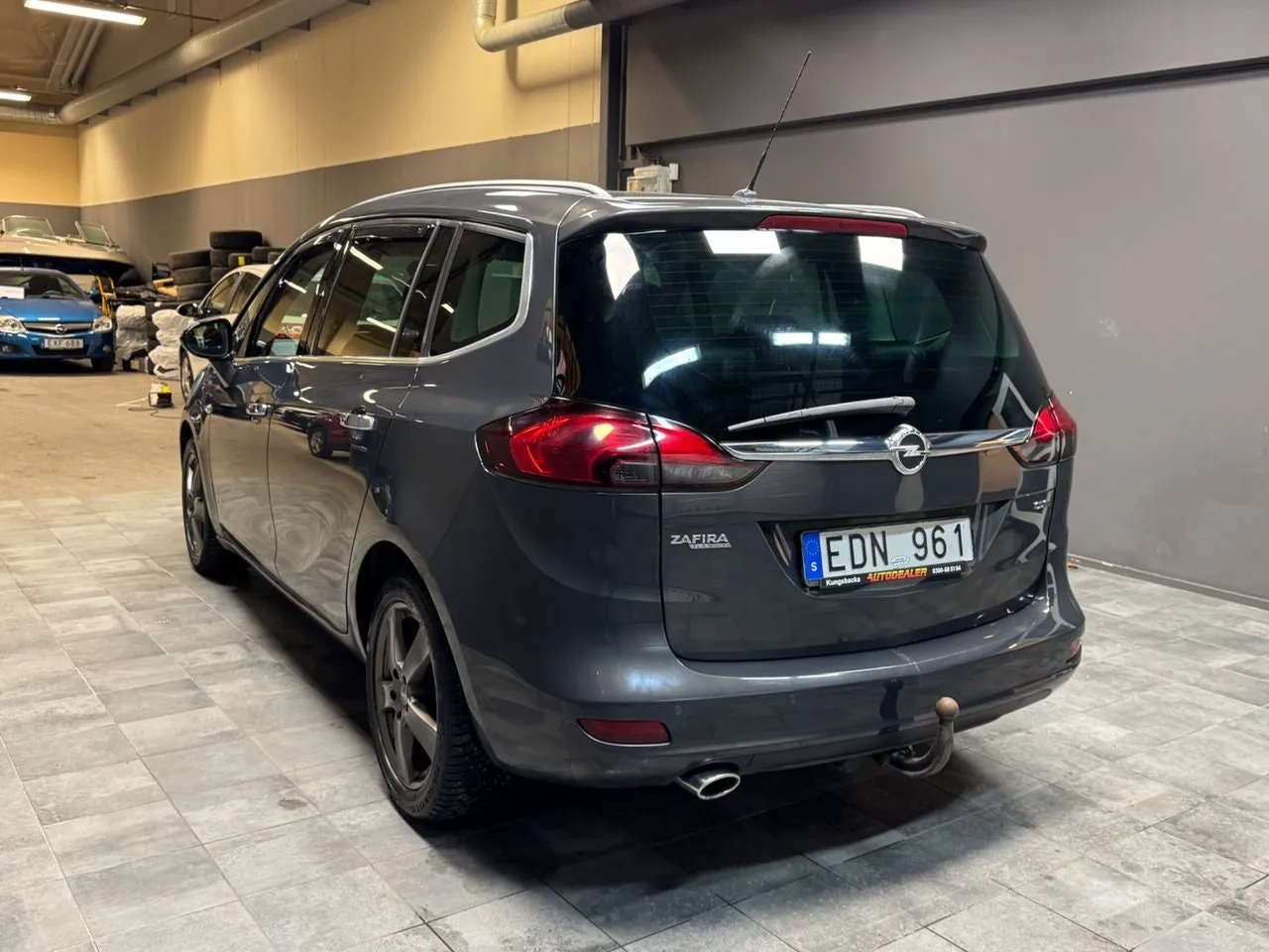 Vehicle image 4