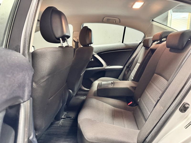 Toyota Avensis bild 7