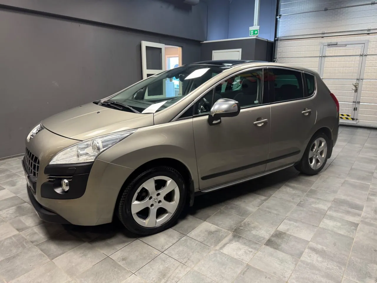 Vehicle image 3