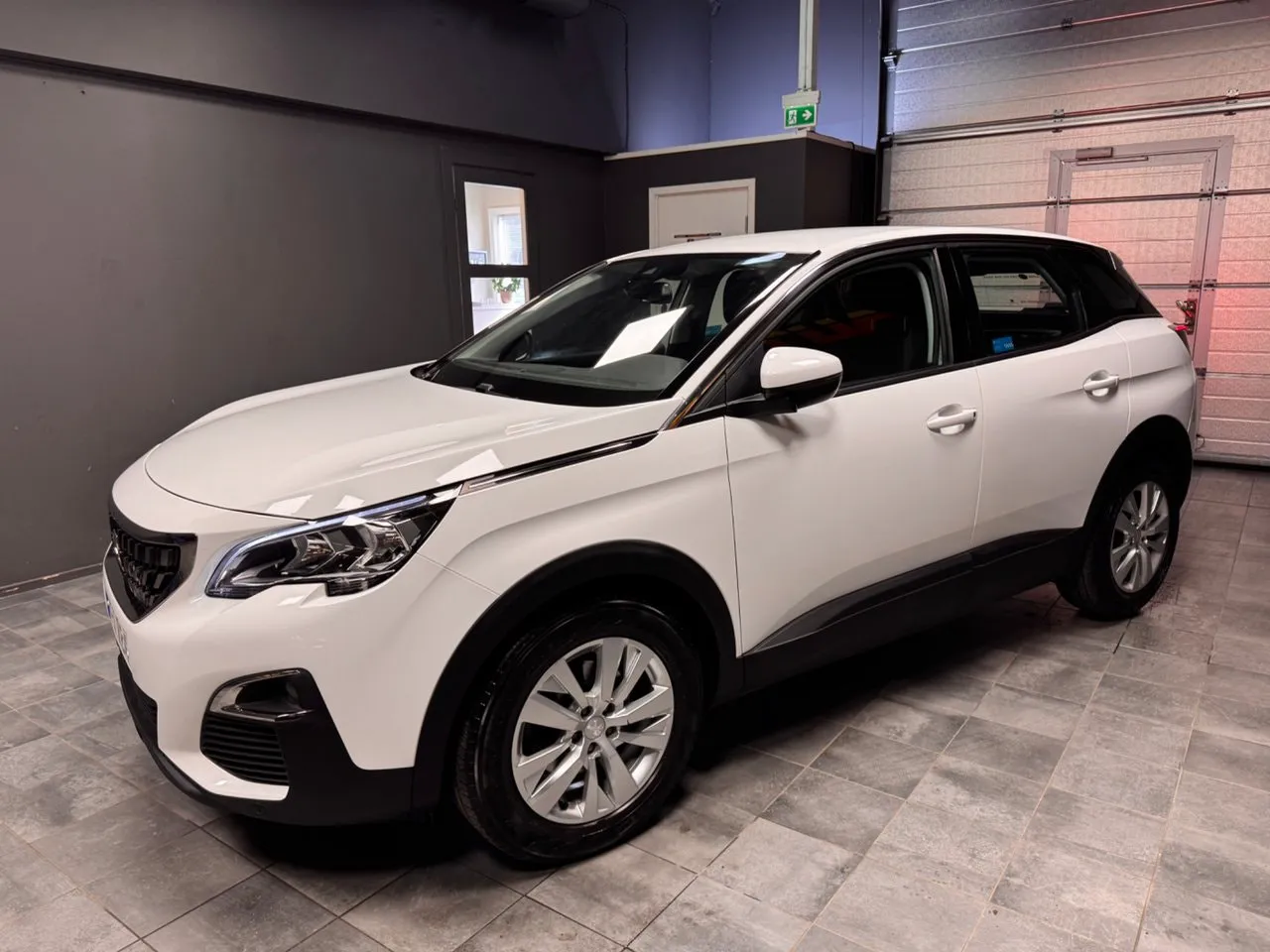 Vehicle image 7