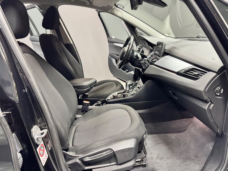 BMW 218 bild 9