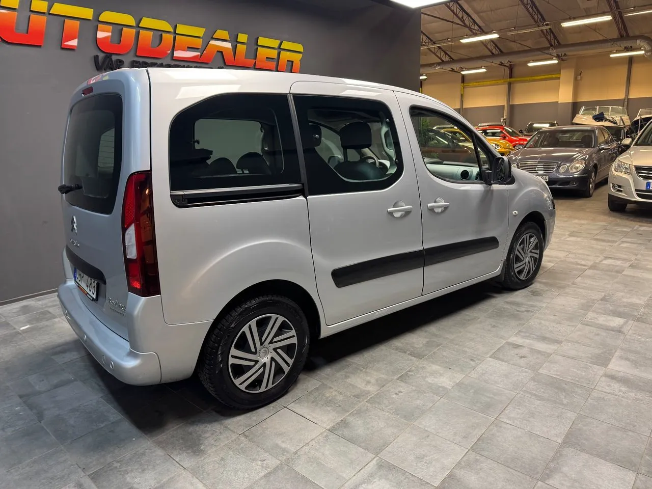 Vehicle image 4