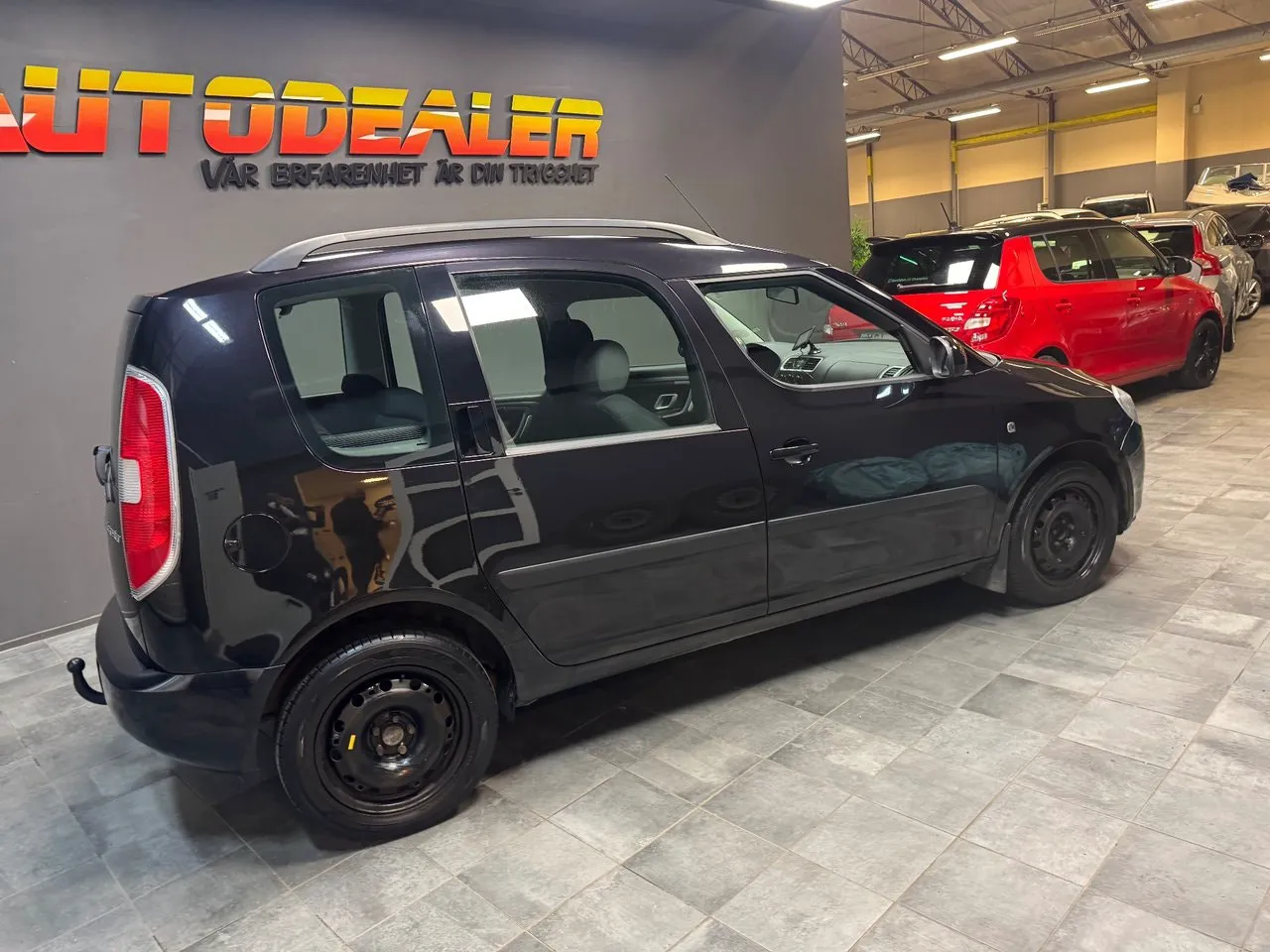 Vehicle image 4