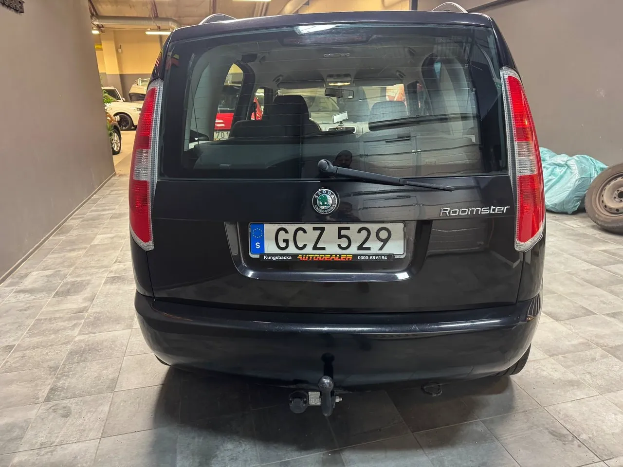 Vehicle image 3
